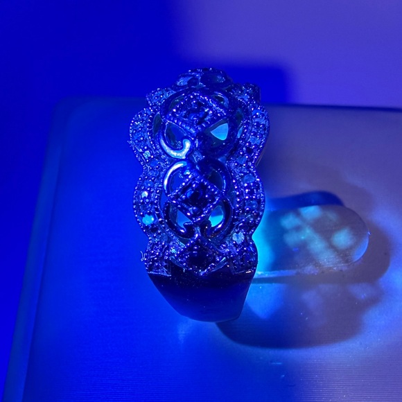 Black and white diamond cocktail statement ring in sterling silver! - Picture 13 of 13